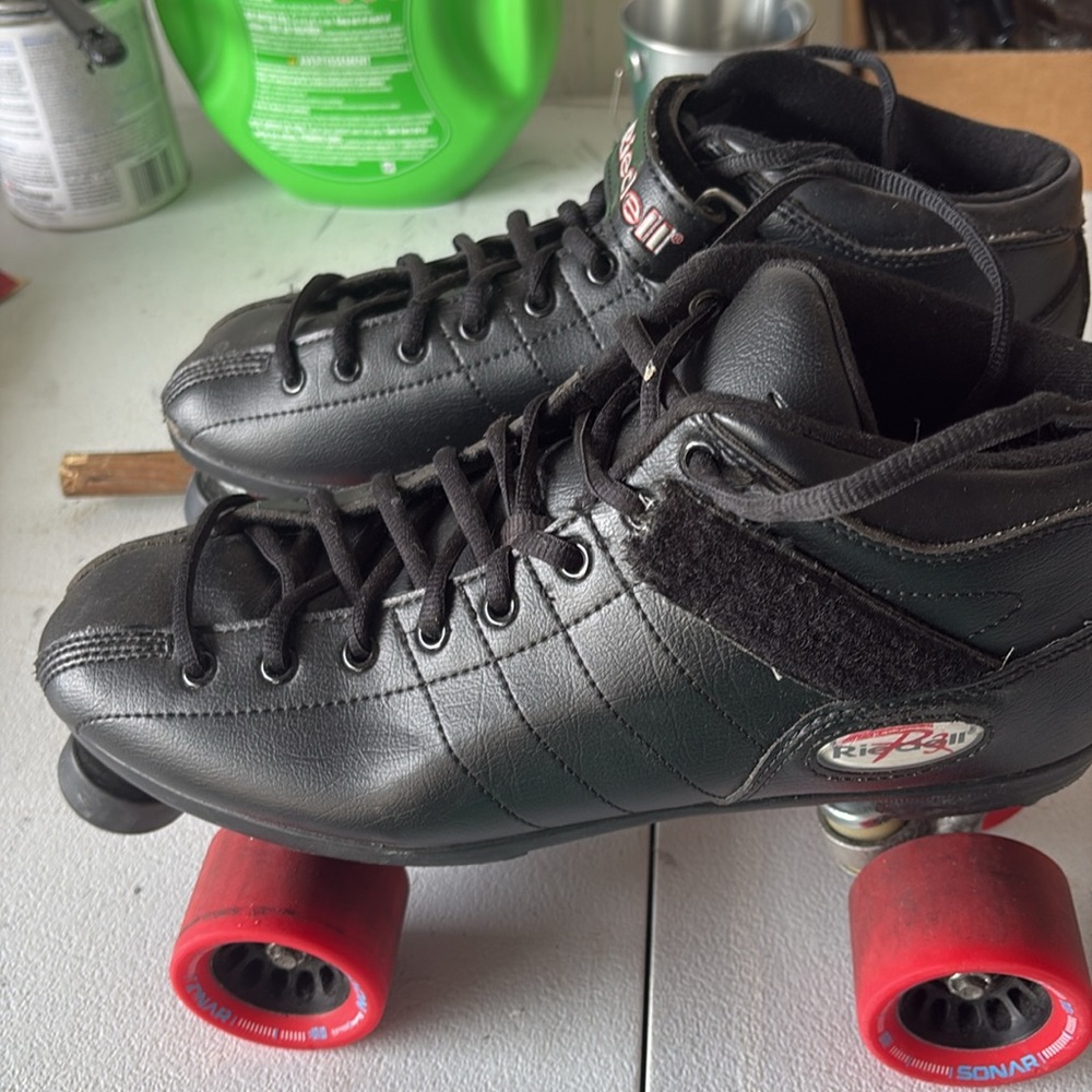 Men’s Skates - Picture 2 of 6